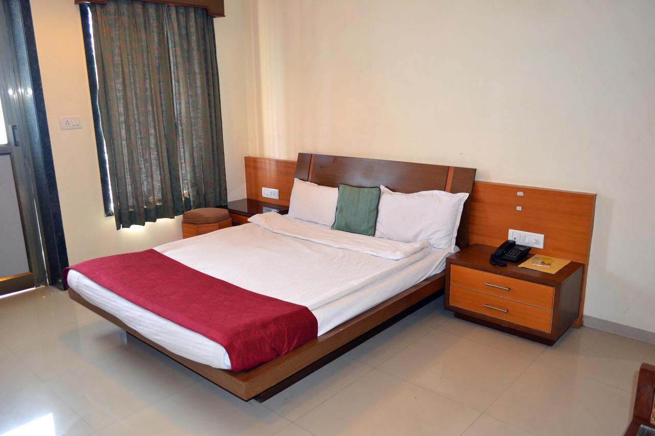 Jaffer Bhai'S Brickland Hotel Panchgani Bagian luar foto